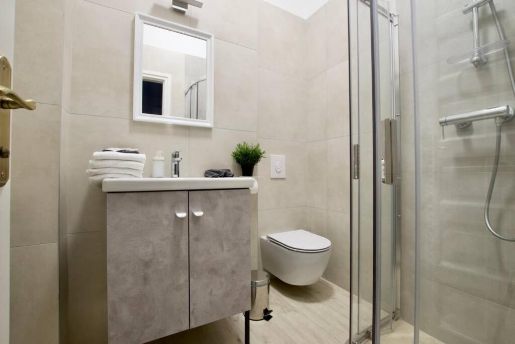 Premium Apartment By Hi5 - Astoria 4 Bedroom Budapest Kültér fotó