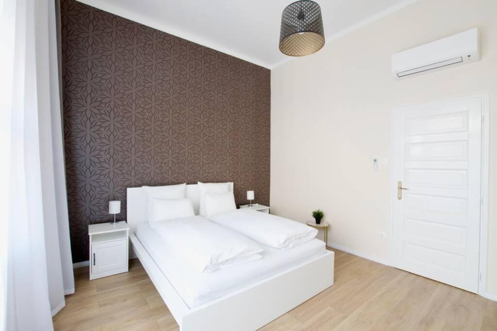 Premium Apartment By Hi5 - Astoria 4 Bedroom Budapest Kültér fotó