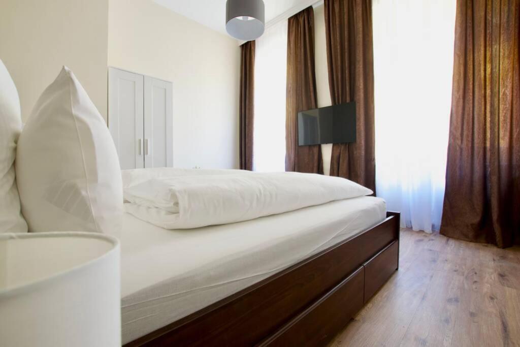 Premium Apartment By Hi5 - Astoria 4 Bedroom Budapest Kültér fotó