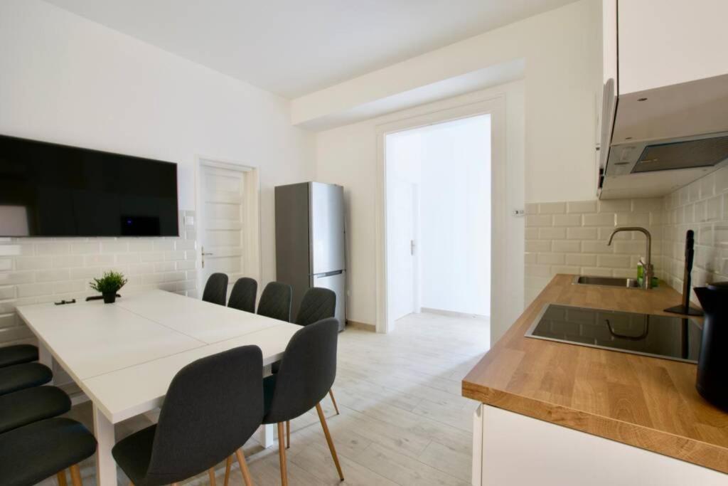 Premium Apartment By Hi5 - Astoria 4 Bedroom Budapest Kültér fotó