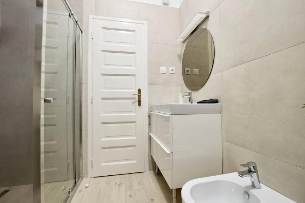Premium Apartment By Hi5 - Astoria 4 Bedroom Budapest Kültér fotó