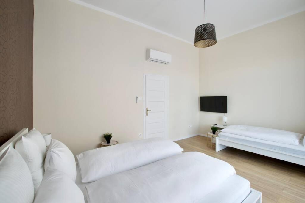 Premium Apartment By Hi5 - Astoria 4 Bedroom Budapest Kültér fotó
